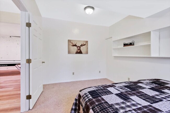 Building Photo - 1496 Pine Ridge Dr