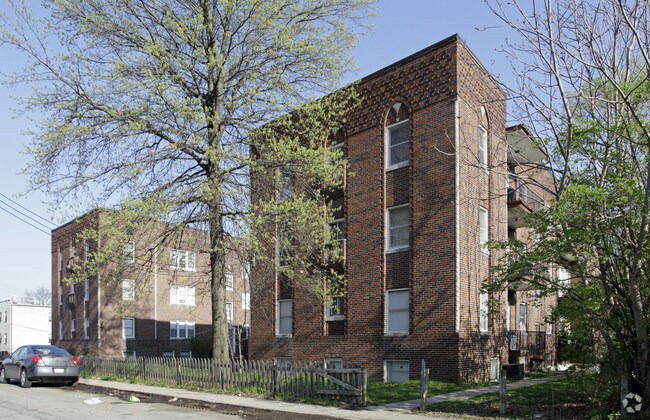 563 Glenwood Ave - 562 Glenwood Ave