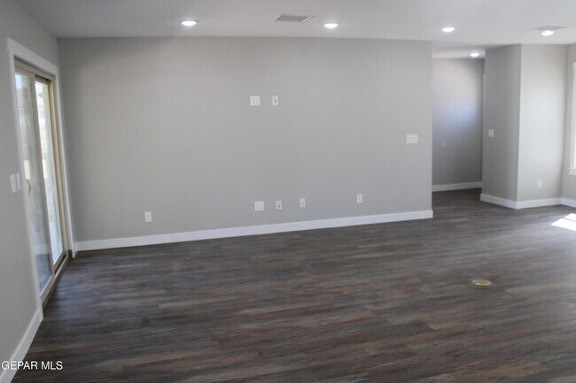 Building Photo - 3133 Fierro Dr