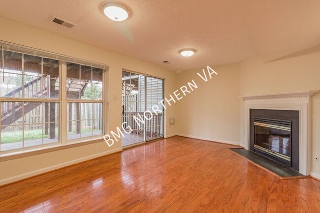 Building Photo - 44126 Tippecanoe Terrace