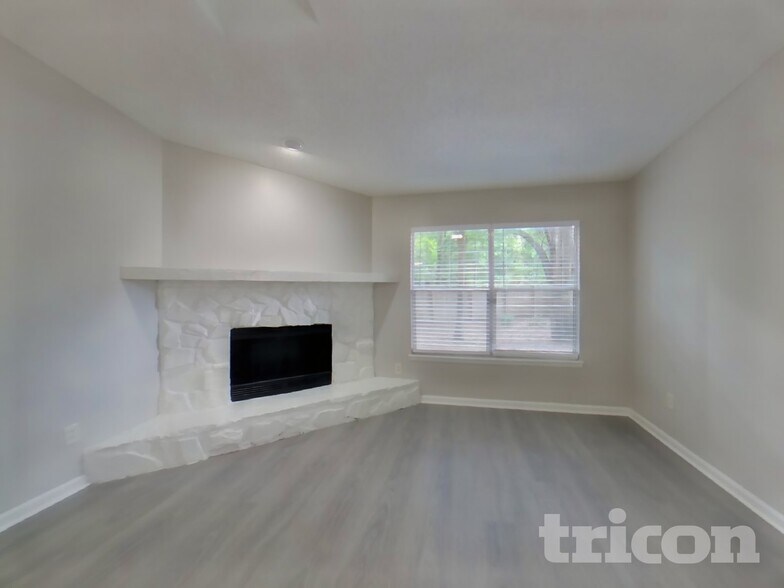 Building Photo - 3572 Raymur Villa Dr