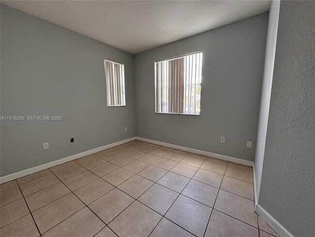 Building Photo - 1663 SE 29th St