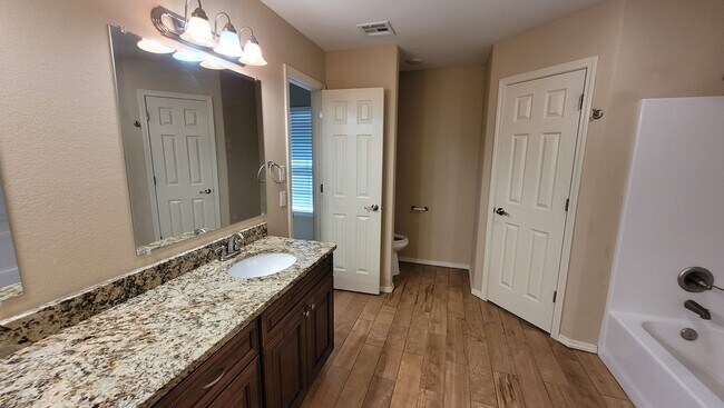 Building Photo - Beautiful 3 Bedroom Home in Southfield Hei...