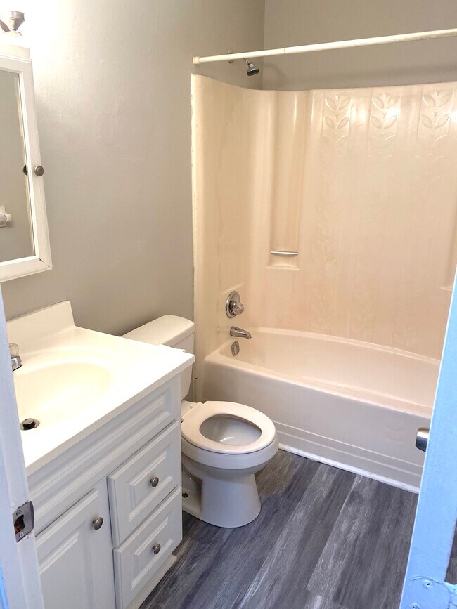 Building Photo - 170 S Kentucky Ave