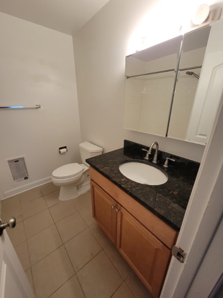 Building Photo - 204 W Colfax St