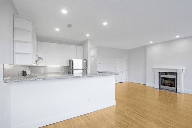 Building Photo - 140 Boylston St