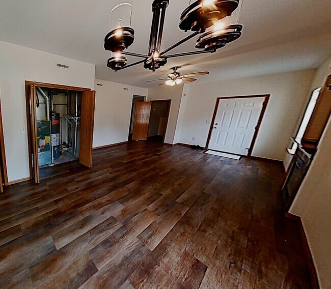 Building Photo - 514 Olive St