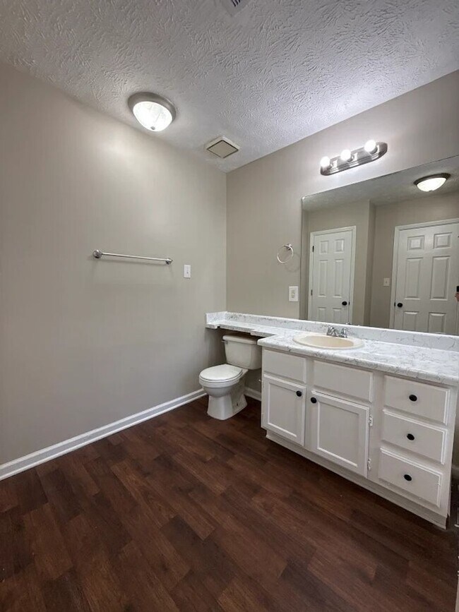 Building Photo - Beautiful 4 Bedroom Lithonia Home!