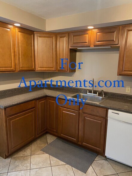 Building Photo - 105 Hunt Ave