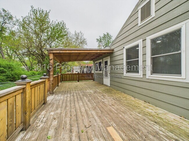 Building Photo - 6420 W 81st Terrace