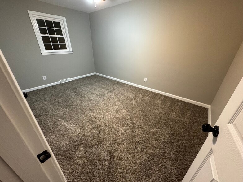 Bedroom 3 - 100 Sunset Dr