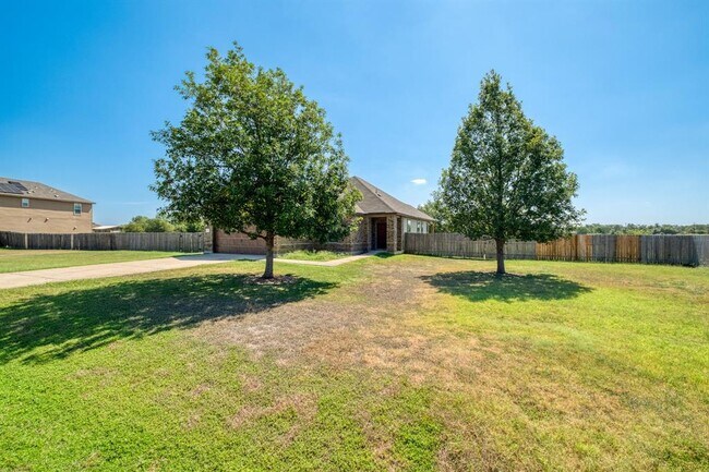 Building Photo - 117 Brittany Ln