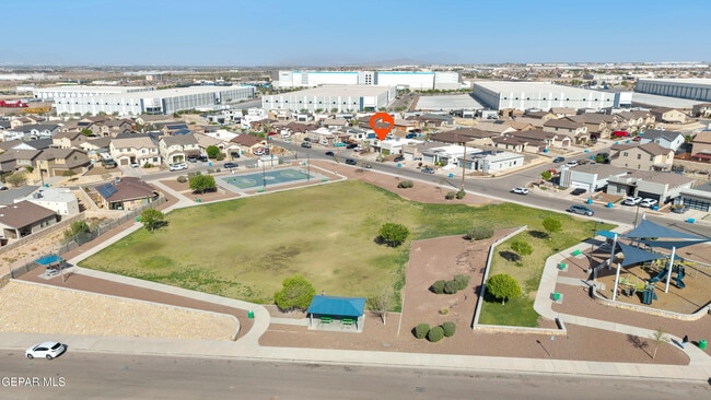 Building Photo - 12631 Mark Twain Ave