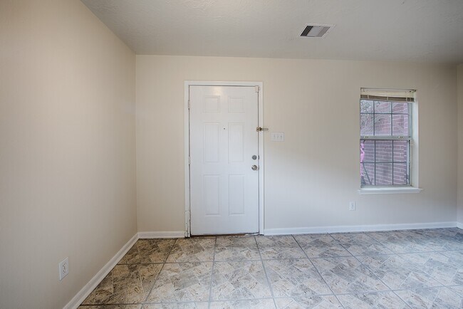 Building Photo - 8139 Sanders Glen Ln