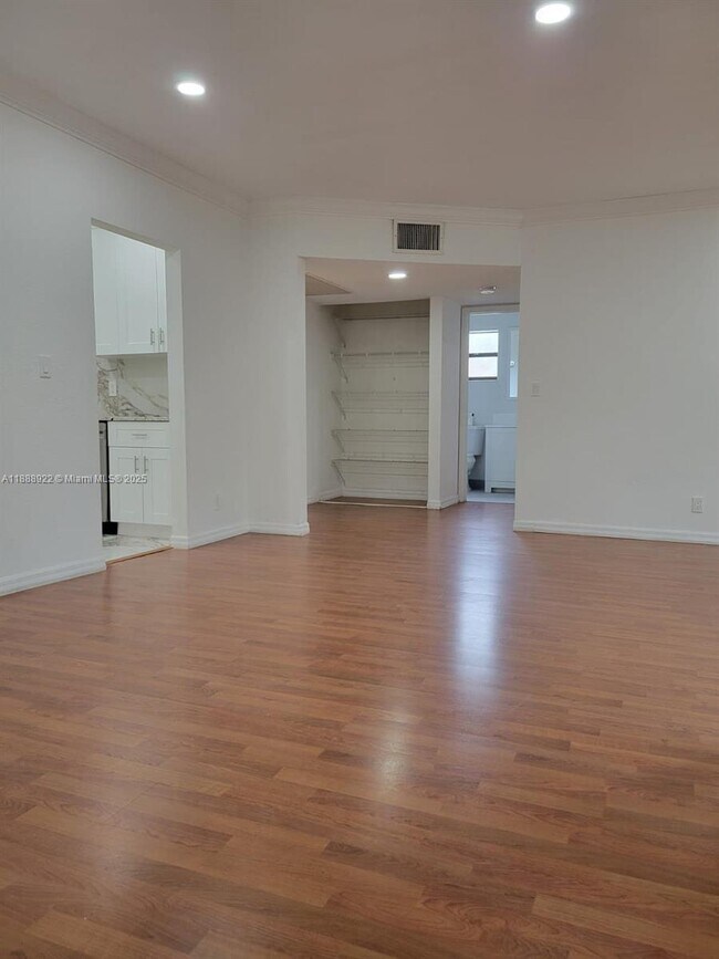 Building Photo - 3883 Coral Tree Cir