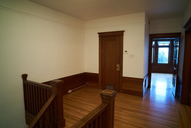 Landing - 3918 24th St