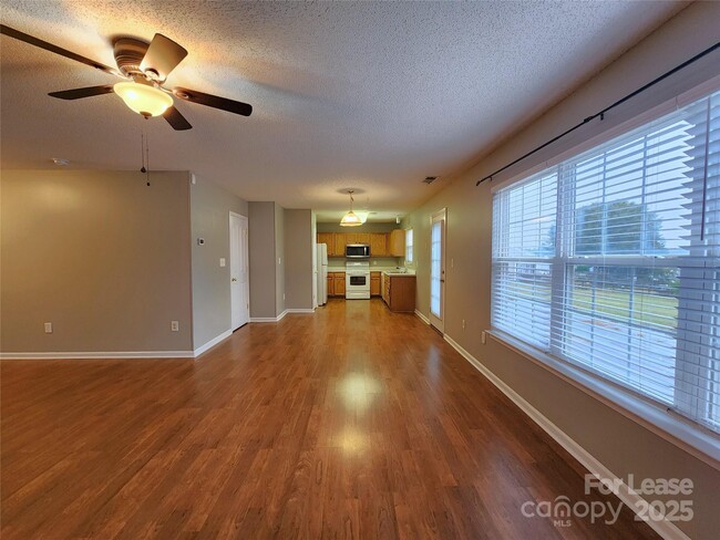 Building Photo - 6830 Babbling Brook Ln