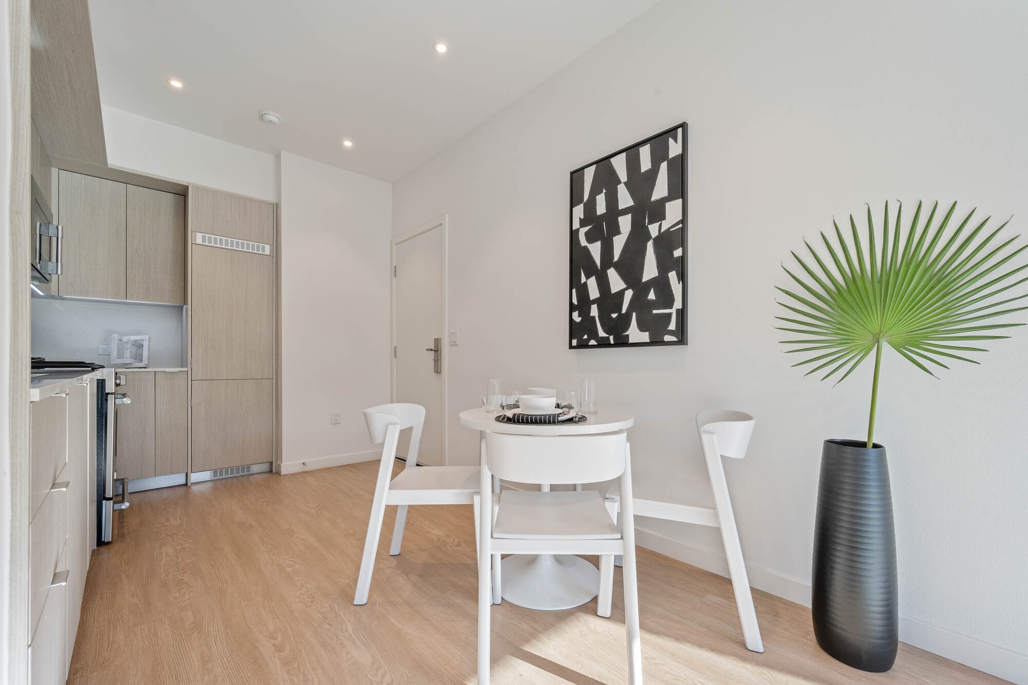 Building Photo - 8820 Belford Ave