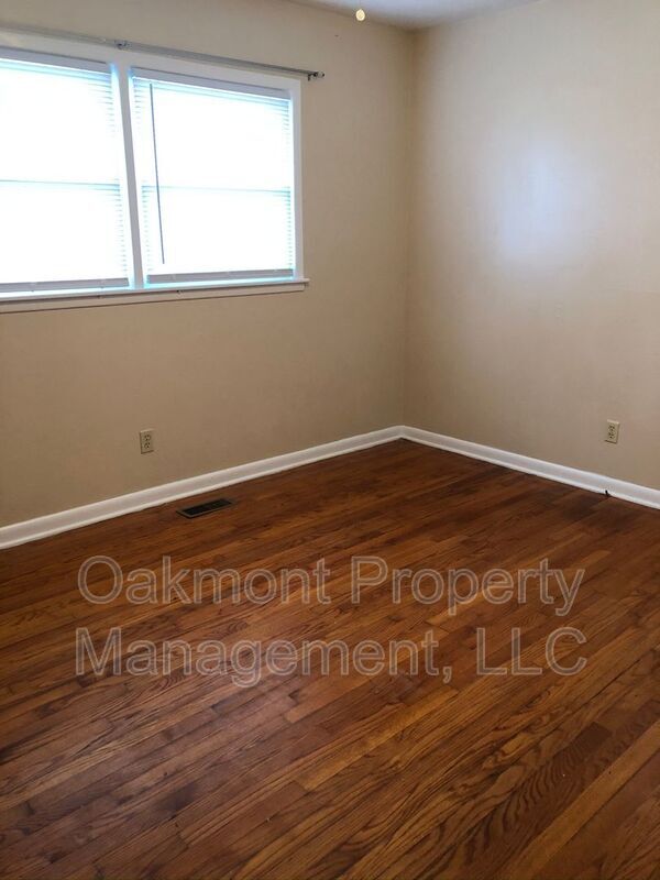 Building Photo - 4047 Village Dr