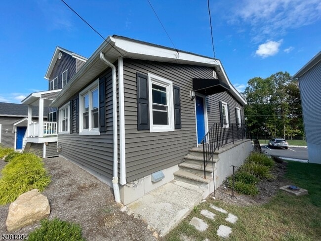 Building Photo - 31 Lakeside Blvd