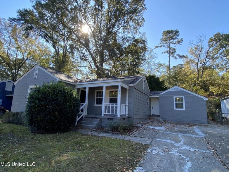Building Photo - 773 Cedarhurst Rd