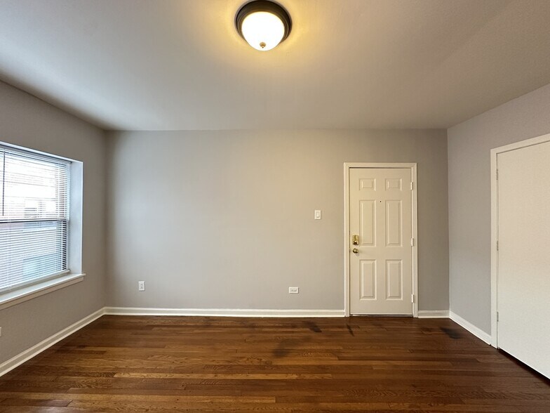 Building Photo - 5740 N Winthrop Ave