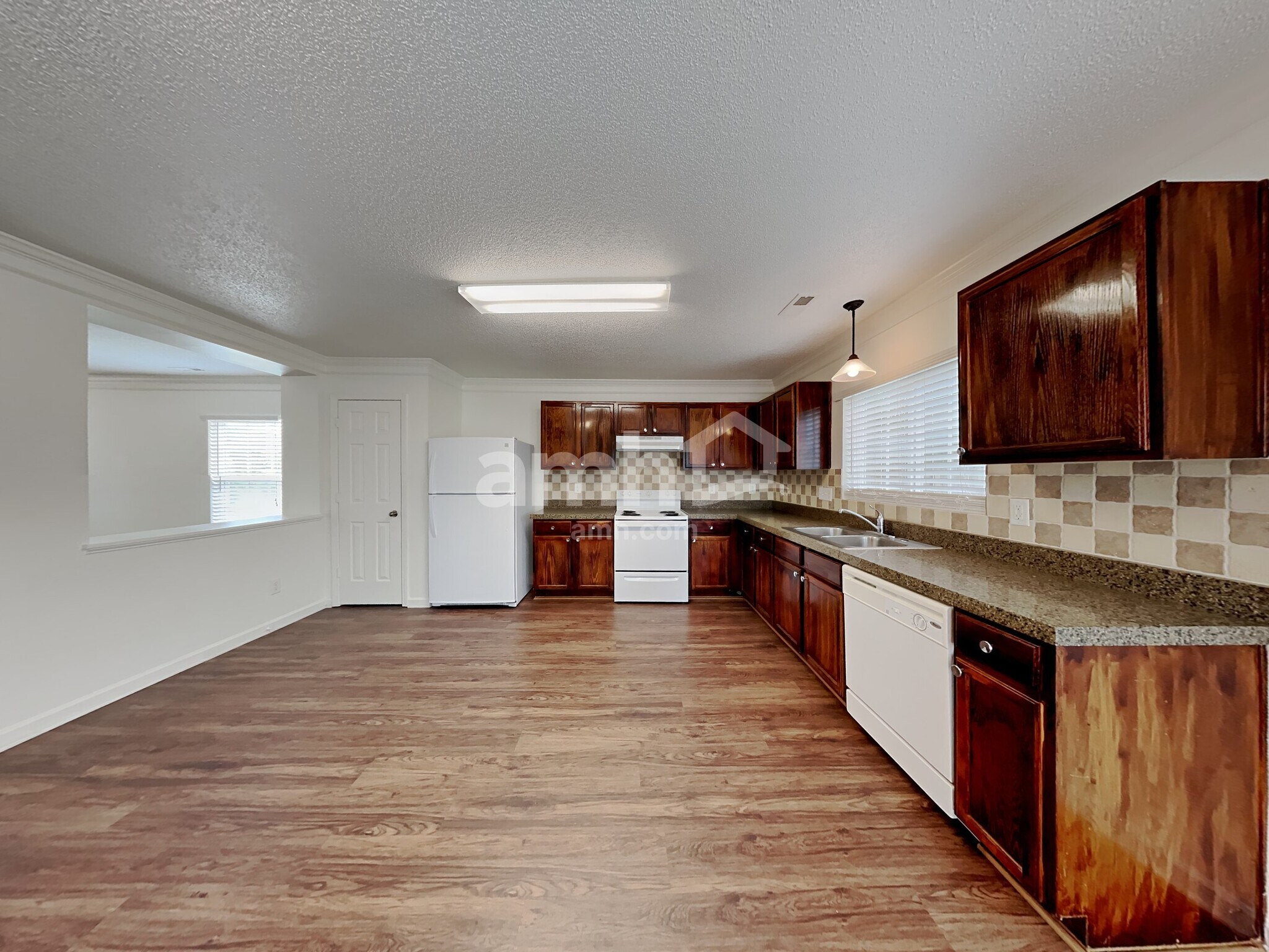 Building Photo - 417 Magna Dr