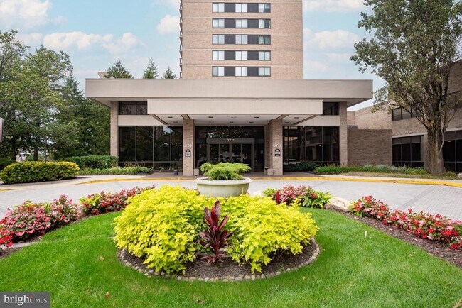 Building Photo - 3709 S George Mason Dr