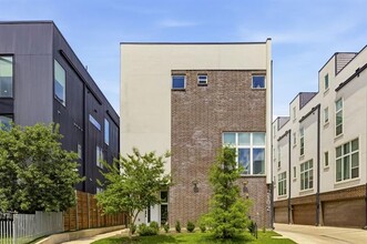 Building Photo - 2102 N Prairie Ave