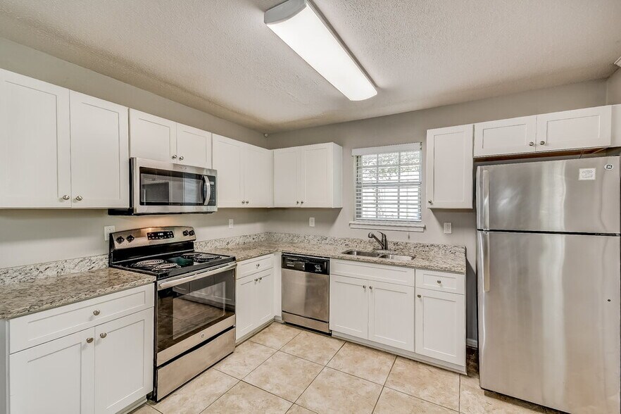 Building Photo - 1760 Sonia Dr