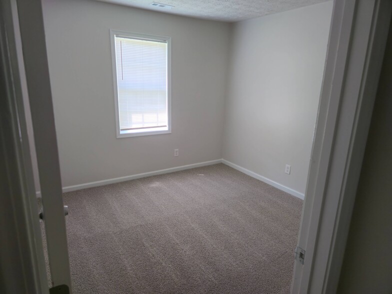 Building Photo - 194 Graham St