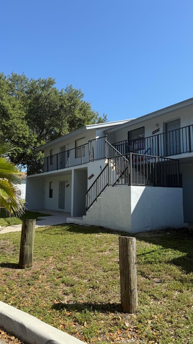 Building Photo - 4805 Arjaro Dr
