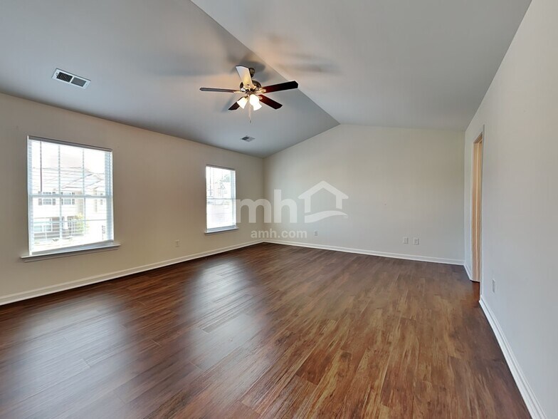 Building Photo - 236 Addlestone Cir