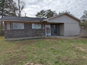 Building Photo - 1706 Peach St