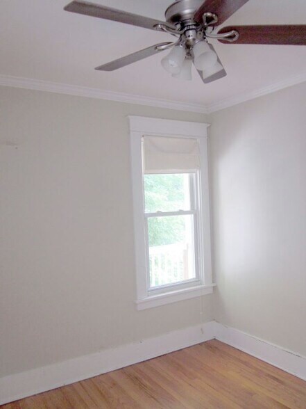 Building Photo - 27 Oakwood St