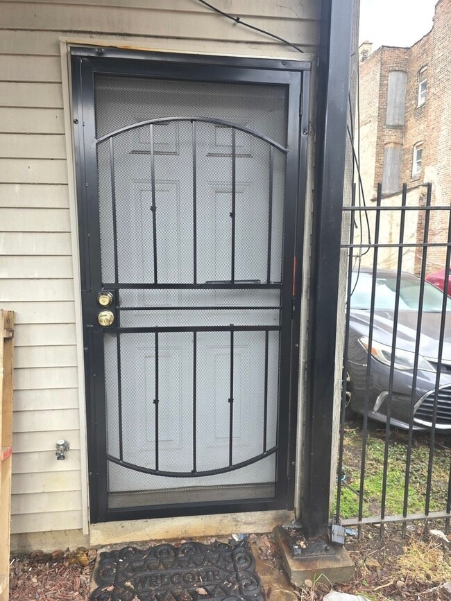 Building Photo - 736 S Kedzie Ave