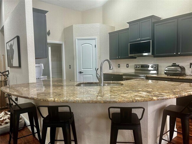 Building Photo - 6248 SW 48th Ave