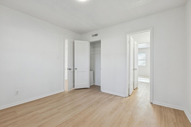 Building Photo - 12 Frailey Pl