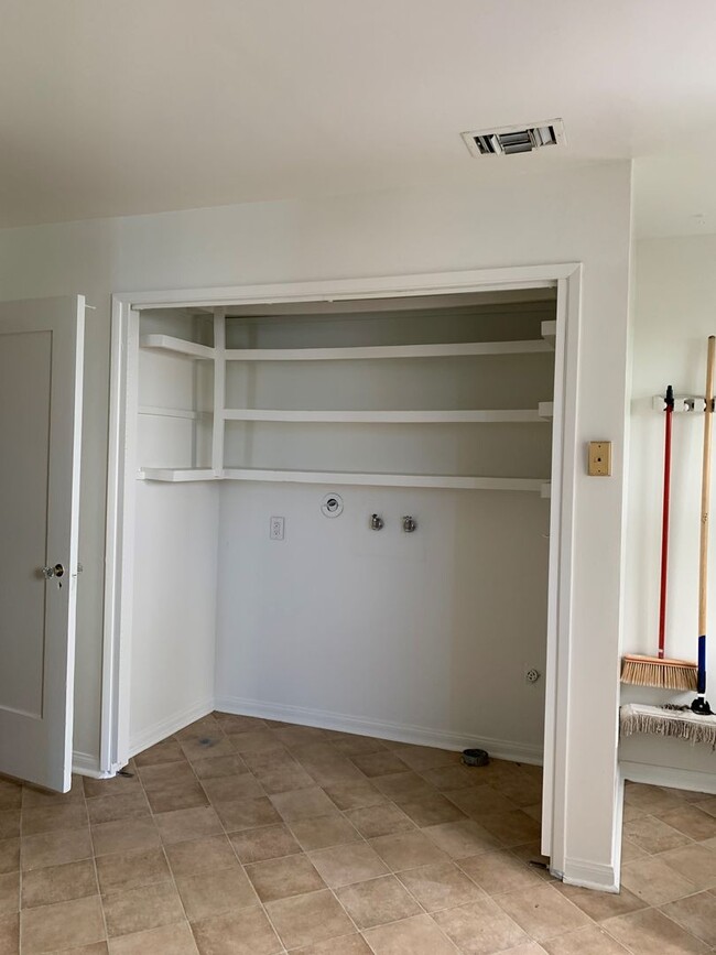 Building Photo - Charming Santa Paula Home