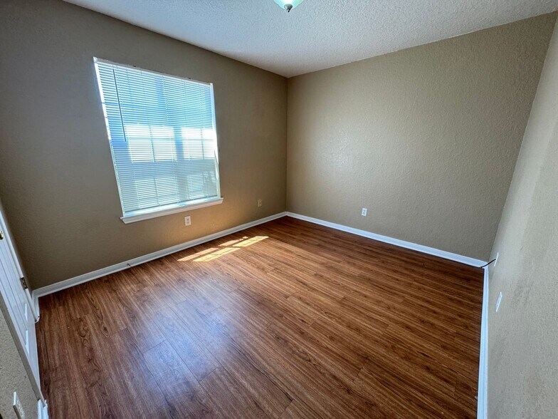 Building Photo - 1403 Dugger Cir