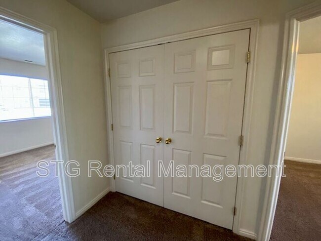 Building Photo - 180 E 100 N