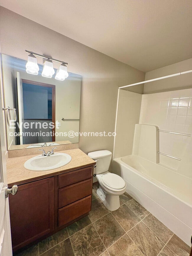 Building Photo - 111 W 6th St