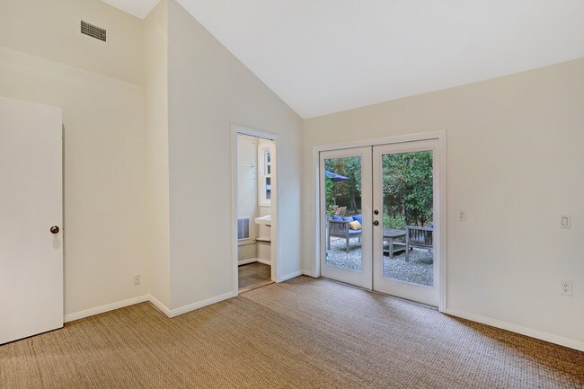 Building Photo - 16943 Hartland St