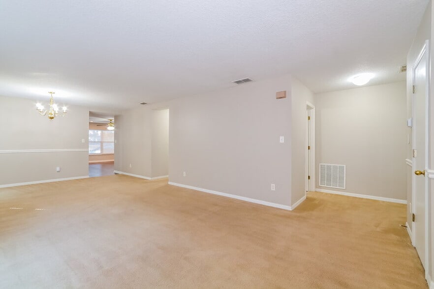 Building Photo - 1176 Stoneham Dr