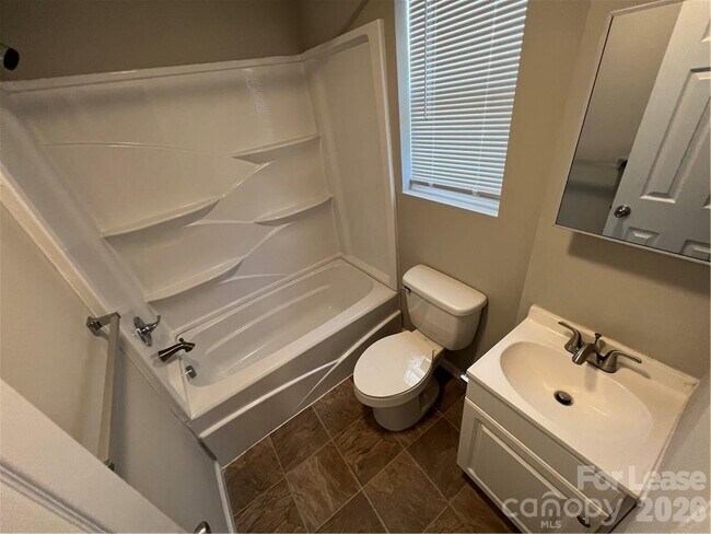 Building Photo - 720 E Pine St