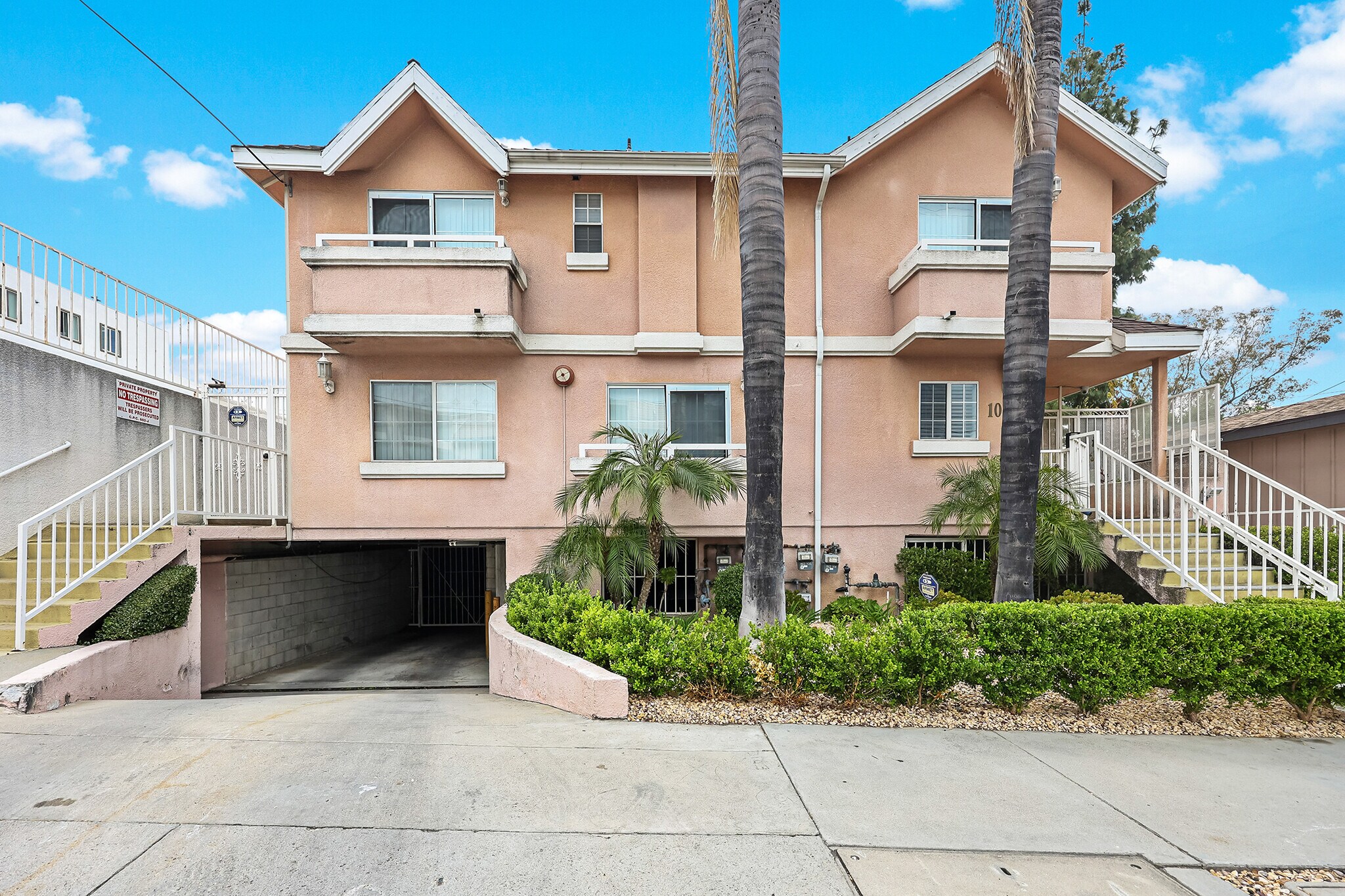 Building Photo - 10128 Hillhaven Ave