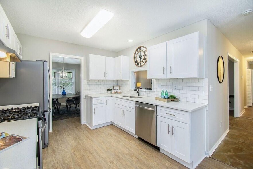 Building Photo - 140 Crabtree Dr