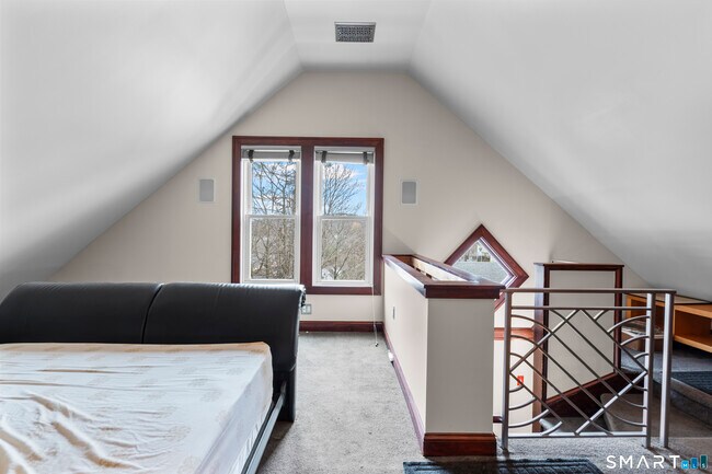 Building Photo - 105 Howe Ave