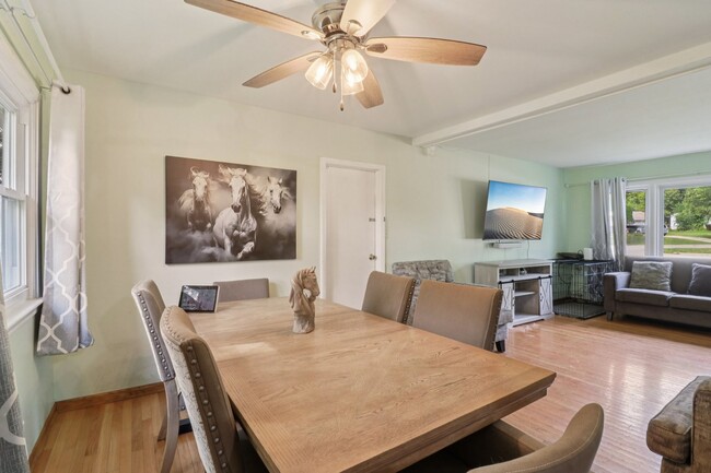 Building Photo - 2610 Killarney Dr