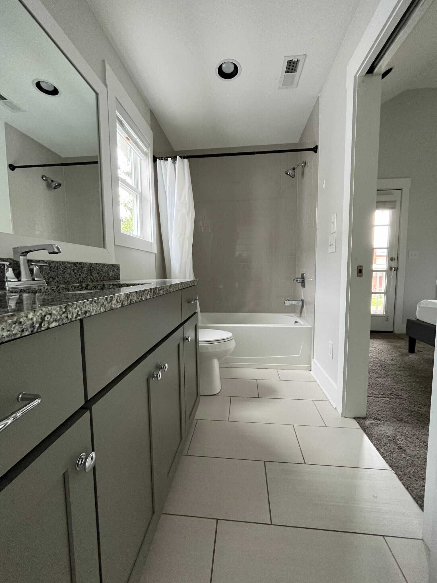 shared bath - 1705 14th Ave N